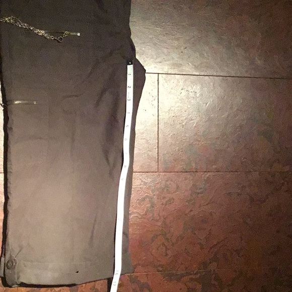 Green capris short pants - Picture 4 of 7